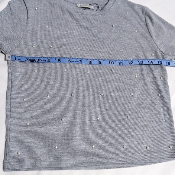 Zara Trafaluc Pearl Beaded Gray Ribbed Knit Short Sleeve Crop Top, Size Medium - Picture 3 of 5